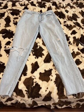 Universal Thread Light Wash Straight Leg Distressed Jeans